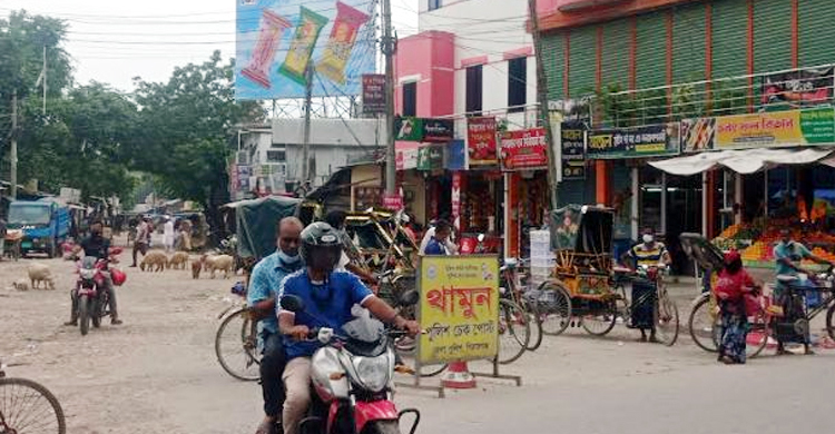 লকডাউনে সিরাজগঞ্জে উপেক্ষিত স্বাস্থ্যবিধি