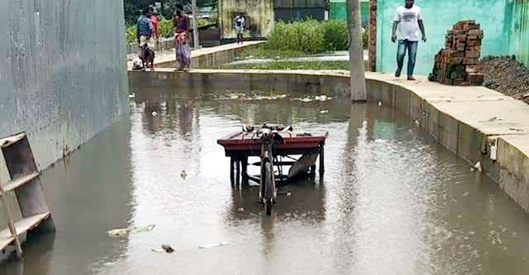 গাজীপুরে খালের মুখে কারখানা, জলাবদ্ধতায় দুর্ভোগে মানুষ