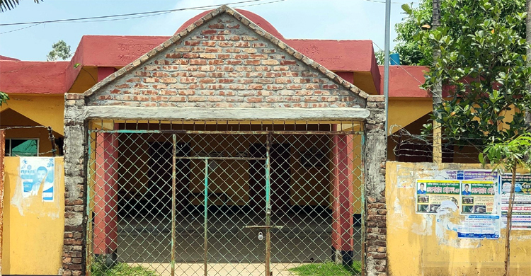 চেয়ারম্যান পলাতক, ইউনিয়ন পরিষদে তালা!