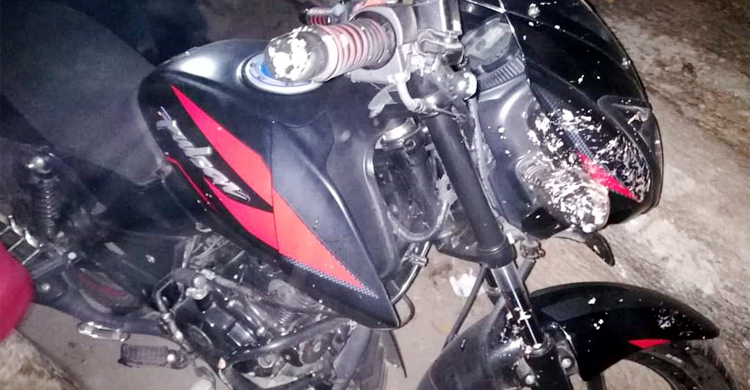 বাগেরহাটে ট্রাকচাপায় নৌবাহিনীর কর্মকর্তা নিহত