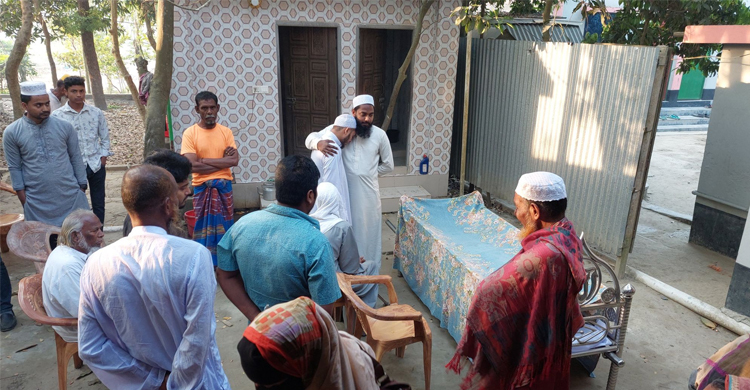 বন্ধুর দোকানে যাওয়াই কাল হলো বাবুলের