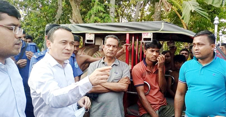 বস্তা পরিবর্তন করে পাচারকালে সরকারি ৭৫০ কেজি চাল জব্দ