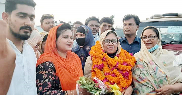 ৮ পুরুষ প্রতিদ্বন্দ্বীকে হারিয়ে রেকর্ড জয় খোদেসতার