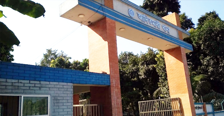 ত্রাণ চাওয়ায় বৃদ্ধাকে গলা ধাক্কা, ইউপি চেয়ারম্যান গ্রেফতার