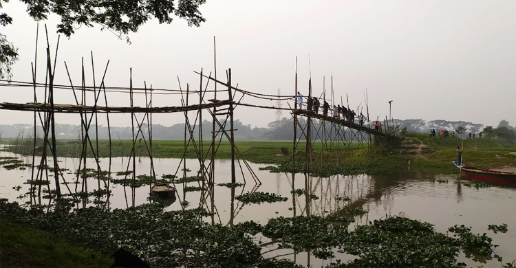 ১০ গ্রামের মানুষের ভরসা দুই সাঁকো