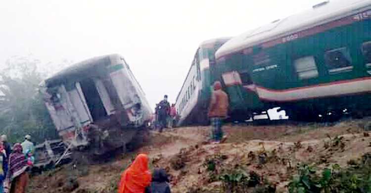 ১৩ ঘণ্টা পর দিনাজপুরে ট্রেন চলাচল শুরু