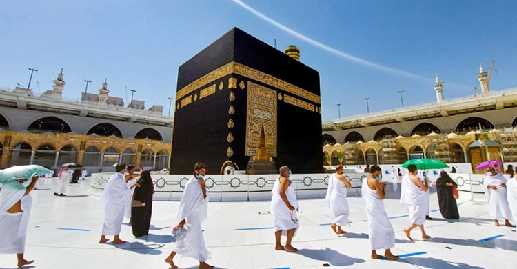 Govt raises hajj costs by Tk 59000