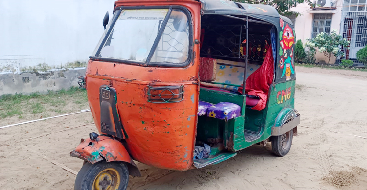 মাদক নিয়ে অটোরিকশা যাচ্ছিল নোয়াখালী, ফেনীতে আটক