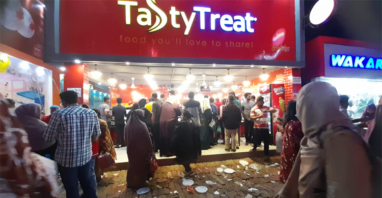 চট্টগ্রাম বাণিজ্যমেলায় টেস্টি ট্রিটে ভোজনবিলাস