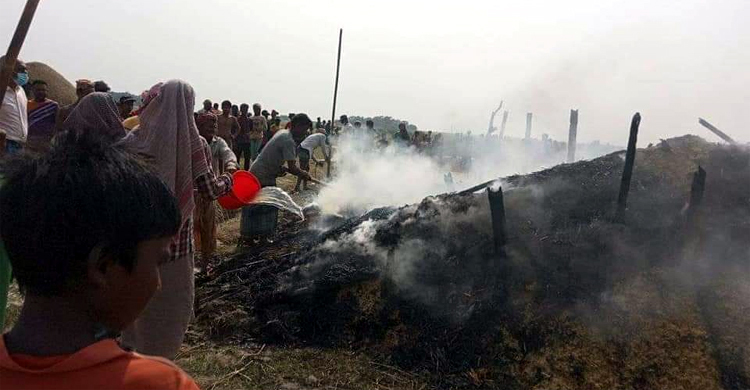 আগুনে পুড়ল শ্রমিকদের জমানো শতাধিক মণ ধান