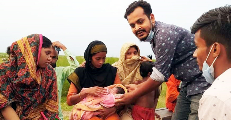 গন্তব্যের আগে প্রসূতিকে নামিয়ে দিল ট্রলার, পদ্মার চরে সন্তান জন্ম