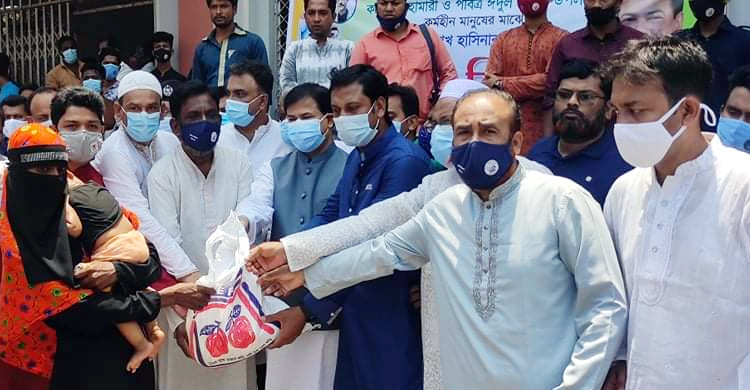 সাড়ে তিন হাজার পরিবারে প্রধানমন্ত্রীর উপহার বিতরণ সেলিম মাহমুদের