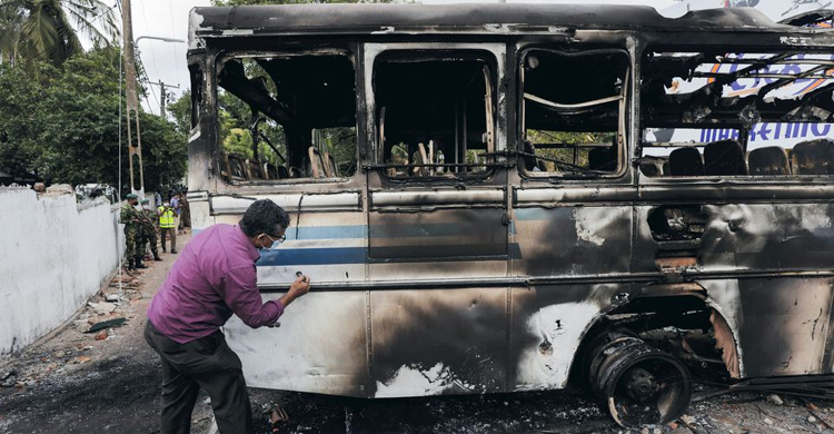 Sri Lanka blocks social media amid curfew, protest