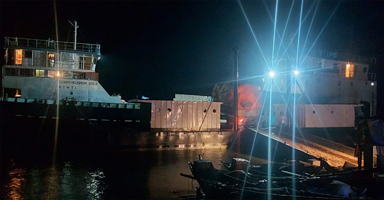 ১৫ ঘণ্টা পর ভোলা-লক্ষ্মীপুর রুটে ফেরি চলাচল শুরু