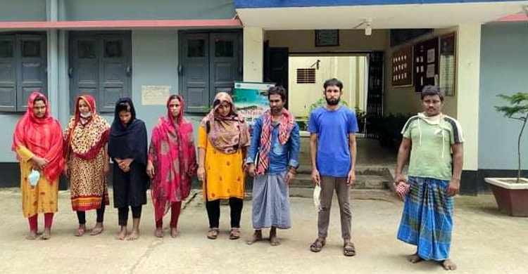 সাপাহার সীমান্তে অনুপ্রবেশের দায়ে ৮ বাংলাদেশি আটক