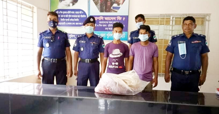 বাগেরহাটে হরিণের মাংসসহ ২ পাচারকারী গ্রেফতার