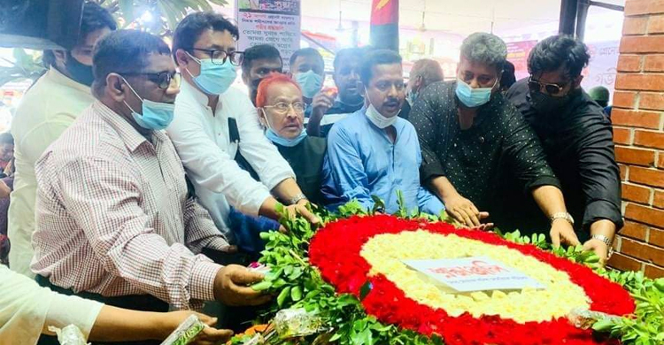 গ্রেনেড হামলায় নিহতদের মেয়র হানিফ ফাউন্ডেশনের শ্রদ্ধা