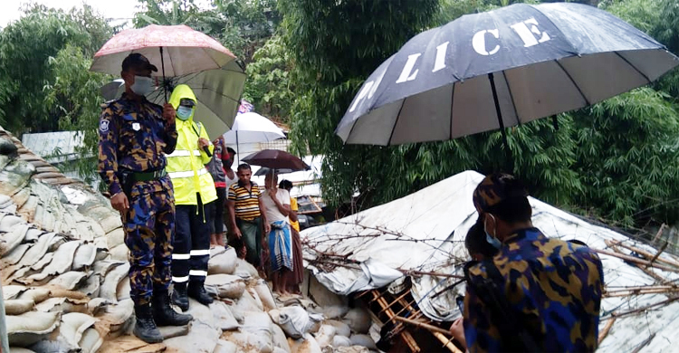 কক্সবাজারে পাহাড়ধসে রোহিঙ্গা নারী-পুরুষের মৃত্যু