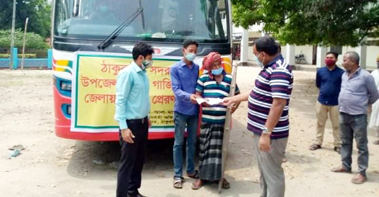 ধান কাটতে ঠাকুরগাঁও থেকে গাজীপুরে ৪০ শ্রমিক