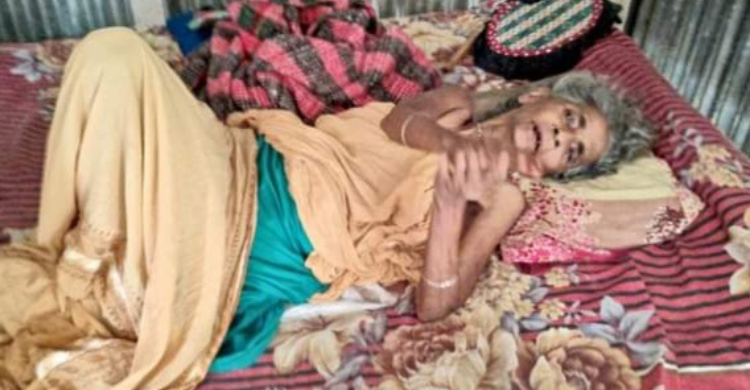 নেশার টাকার জন্য শতবর্ষী মাকে পিটিয়ে পা ভেঙে দিলো ছেলে