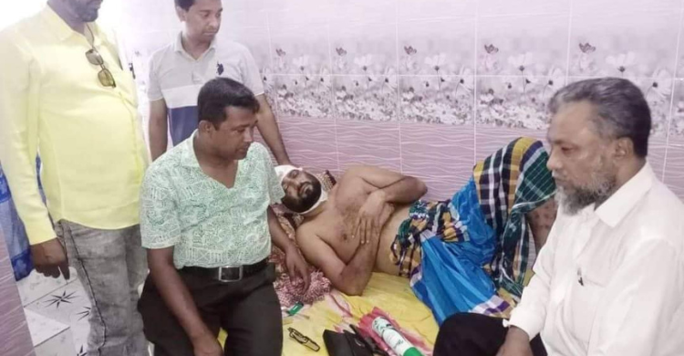 নারায়ণগঞ্জে সাংবাদিককে কুপিয়ে জখম, গ্রেফতার ২