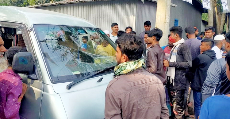 স্বতন্ত্র প্রার্থীর বিরুদ্ধে টাকা দিয়ে ভোট কেনার অভিযোগ