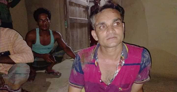 গভীর রাতে প্রবাসীর স্ত্রীর ঘর থেকে ইউপি সদস্যকে ধরে গণপিটুনি