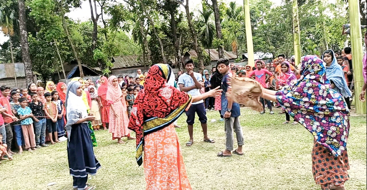 গ্রামীণ খেলা দেখলো নতুন প্রজন্ম