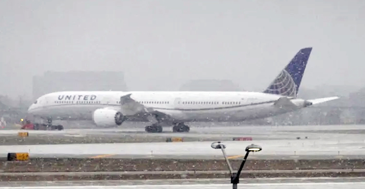 তুষারঝড়ে যুক্তরাষ্ট্রে ৪ হাজারের বেশি ফ্লাইট বাতিল
