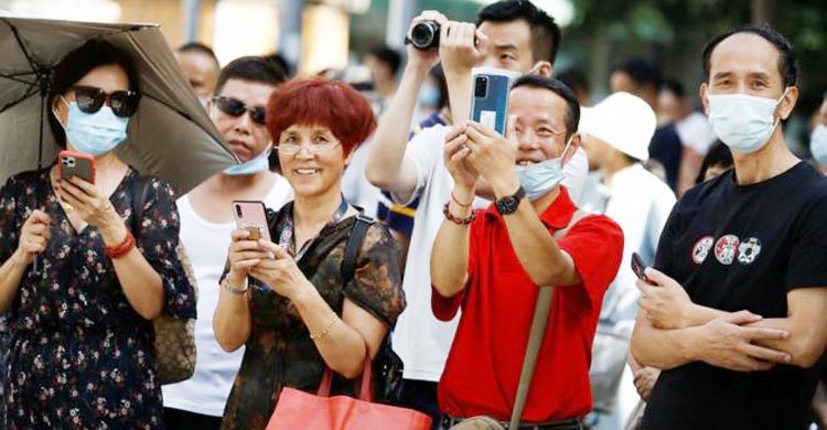 Chengdu: US leaves consulate amid row with China