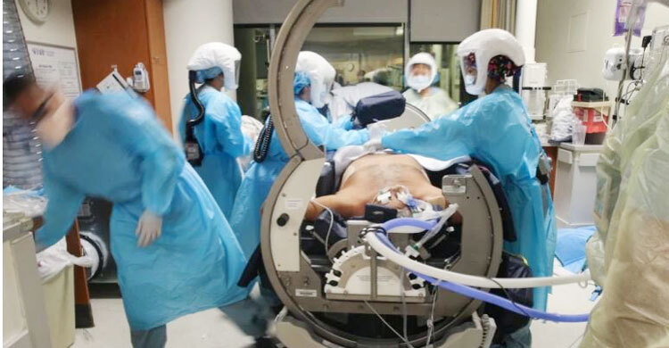 US sets new daily records of 3,700 Covid deaths, 250,000 cases