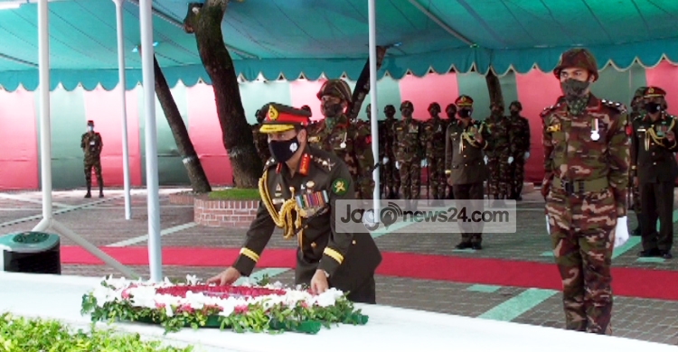 বঙ্গবন্ধুর সমাধিতে নতুন সেনাপ্রধানের শ্রদ্ধা