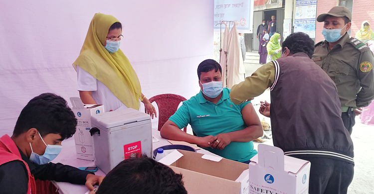 মির্জাপুরে প্রতিদিনই বাড়ছে টিকা গ্রহণকারীর সংখ্যা