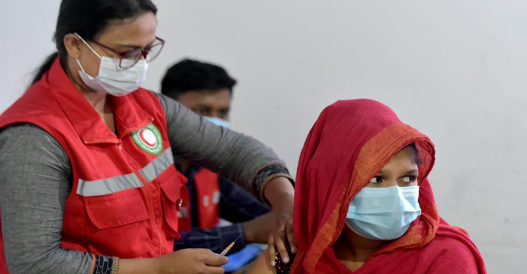 মডার্না-অ্যাস্ট্রাজেনেকা গ্রহীতারাও নিতে পারবেন ফাইজারের টিকা