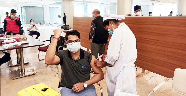 অ্যাস্ট্রাজেনেকার টিকা নিয়েছেন এক কোটি ৮১ হাজার ৮২ জন