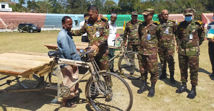 বান্দরবানে সেনাবাহিনীর মানবিক সহায়তা