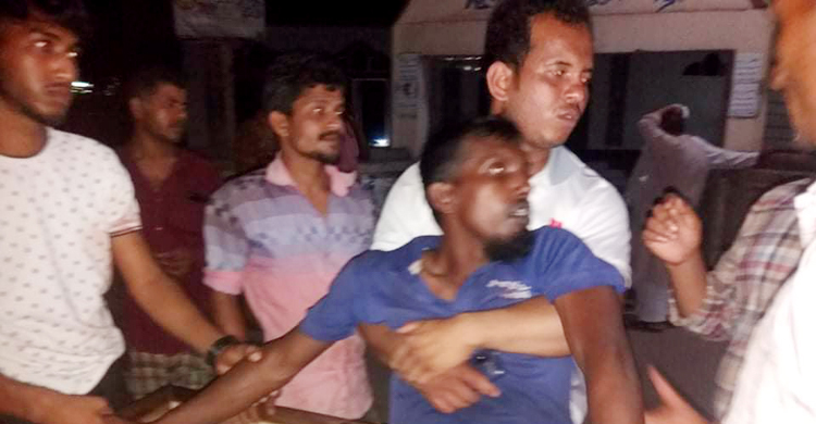 ভ্যান নিয়ে ঘুরতে বেরিয়ে খাদে পড়ে দুই শিশুর মৃত্যু