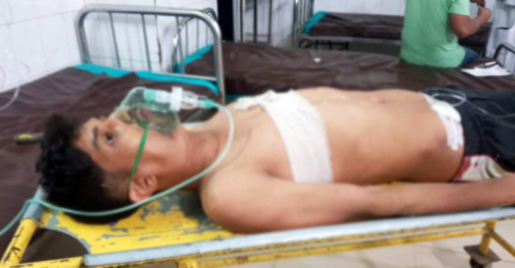 দুই ব্যবসায়ীকে ছুরিকাঘাত করে টাকা ও মোবাইল ছিনতাই