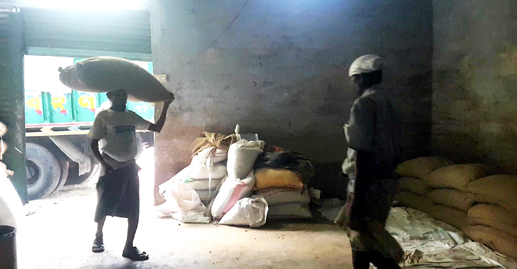 সরকারি গম পাচার : প্রকল্প কর্মকর্তা ও মেম্বারের বিরুদ্ধে মামলা