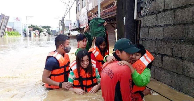 Vietnam braces for Typhoon Vamco, 53 dead in Philippines