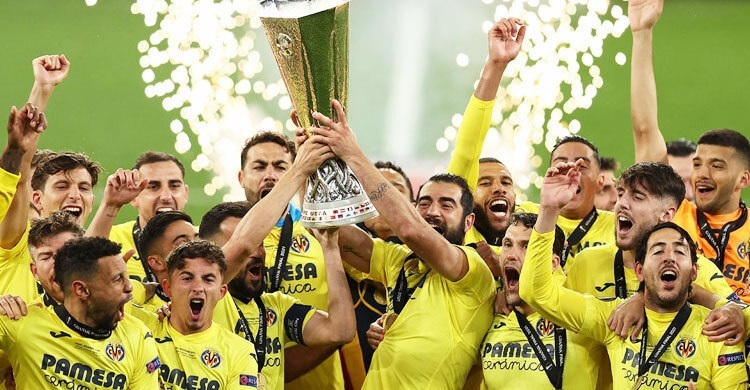 Villarreal beat Man Utd to lift Europa League trophy