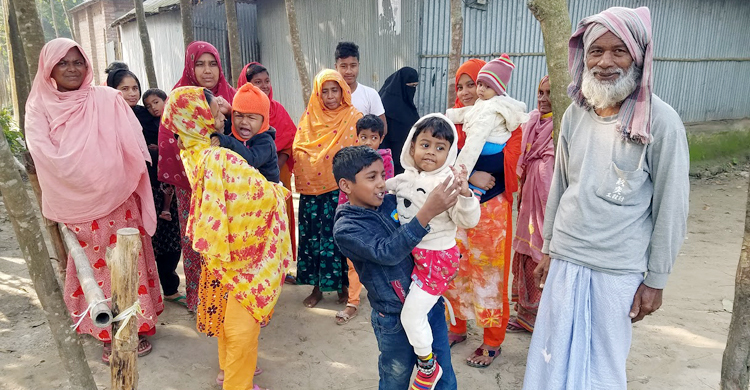 গ্রামের মানুষ প্রাণের মানুষ