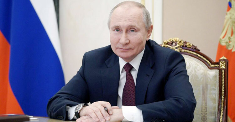 Putin passes law that may keep him in office until 2036