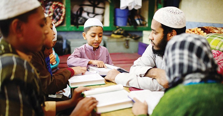 Vocational-madrasa teacher-employee get PM's donation