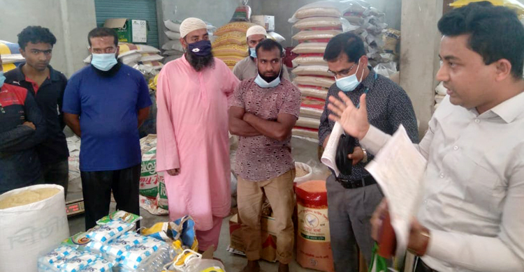 সাতক্ষীরায় ব্যবসাপ্রতিষ্ঠানে টিসিবির ভোজ্যতেল