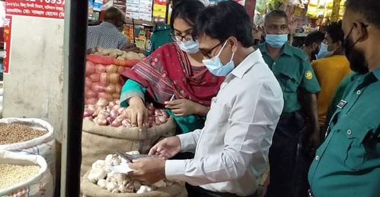 নিত্যপণ্য বিক্রিতে অনিয়ম : ২৩ প্রতিষ্ঠানকে জরিমানা অর্ধ লাখ