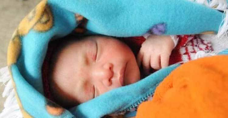 লঞ্চে সন্তান প্রসব : একসঙ্গে দুই সুখবর পেলেন বাবা-মা