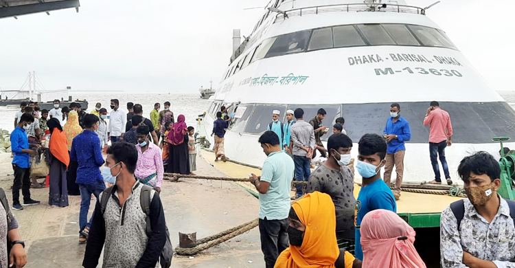 ভোলা ছেড়েছে ৫ লঞ্চ, কমেছে যাত্রীর চাপ