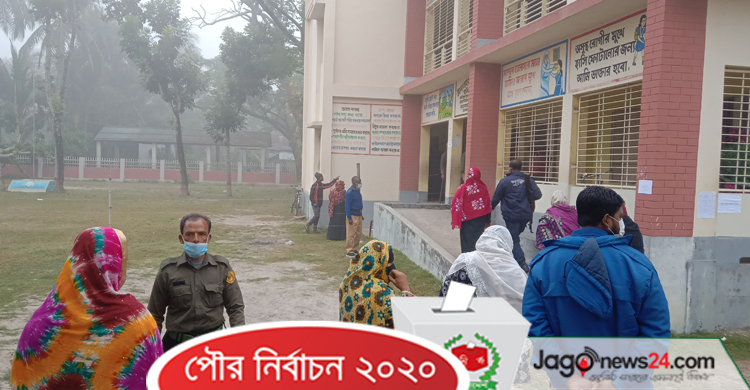 ভোটকেন্দ্রে নেই ভোটার