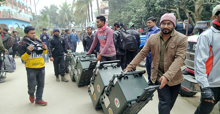 কেন্দ্রে কেন্দ্রে পৌঁছেছে নির্বাচনী সরঞ্জামাদি, ভোটগ্রহণ কাল